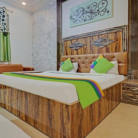 Treebo Trend Radha Palace Mathura Exteriör bild