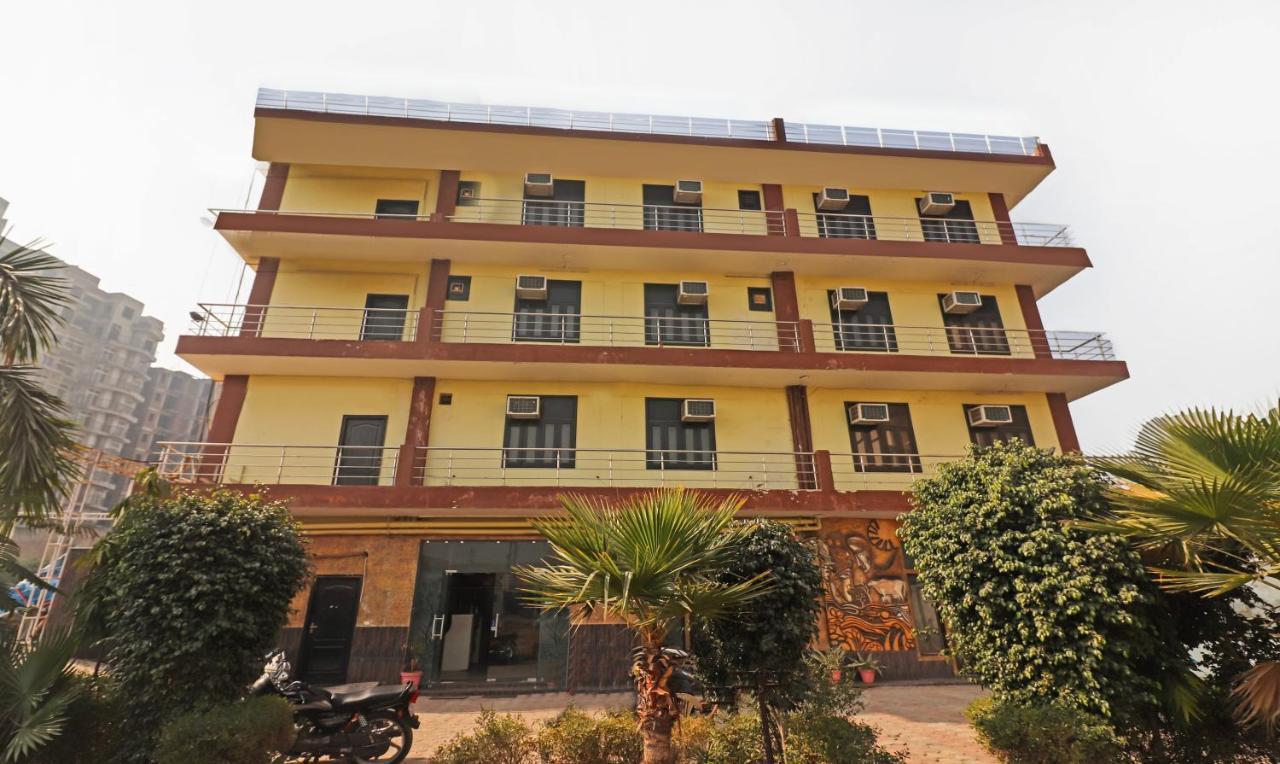 Treebo Trend Radha Palace Mathura Exteriör bild