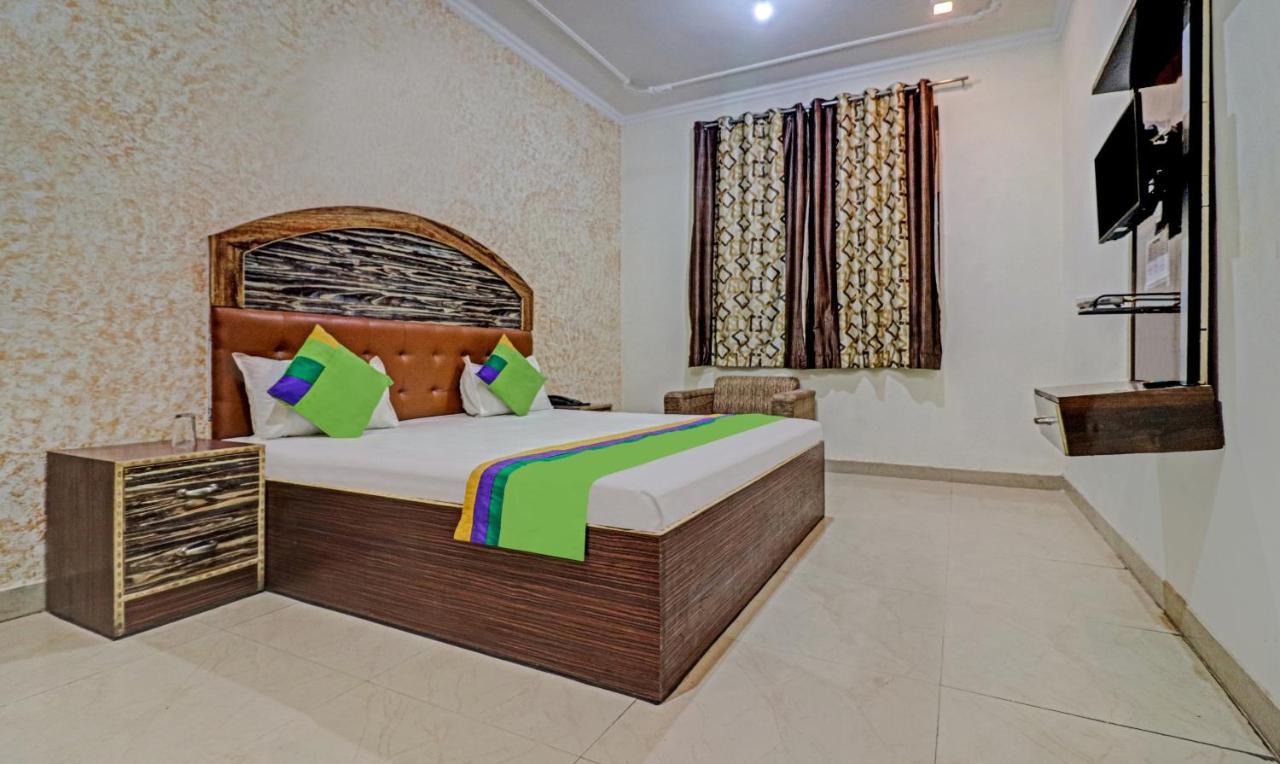 Treebo Trend Radha Palace Mathura Exteriör bild
