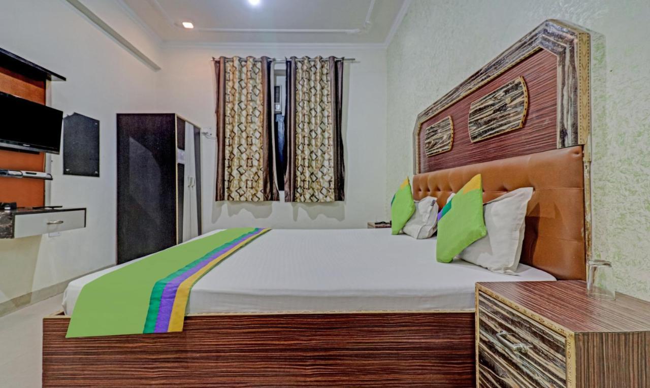 Treebo Trend Radha Palace Mathura Exteriör bild