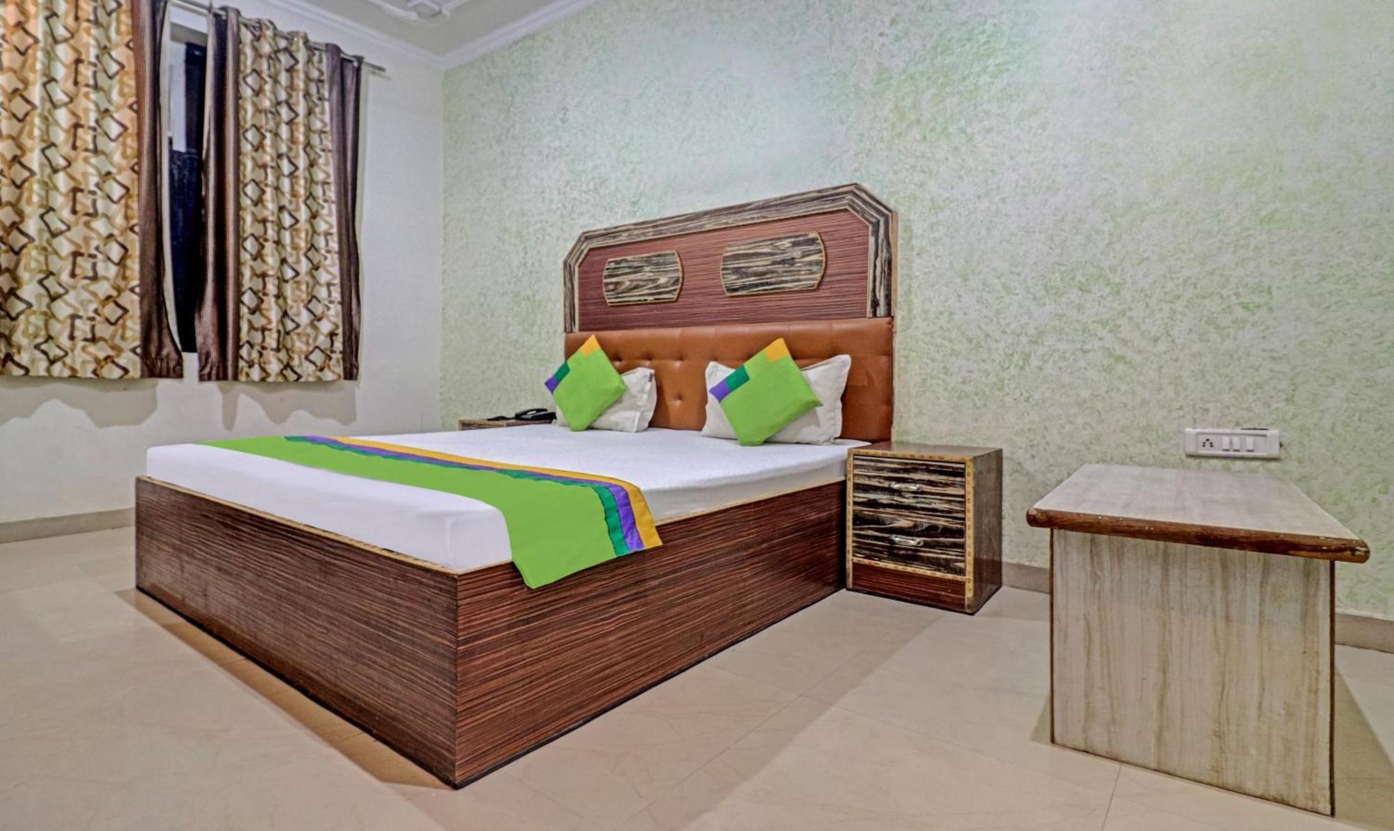 Treebo Trend Radha Palace Mathura Exteriör bild